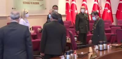 Bakan Akar sağlık &ccedil;alışanlarının 14 Mart Tıp Bayramı'nı kutladı