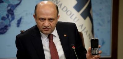 Bakan, kriptolu telefonu ilk kez tanıttı