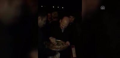 Bakan Soylu'dan n&ouml;betteki polislere b&ouml;rek ikramı!