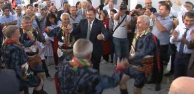 Bakan Veysel Eroğlu efelerle birlikte oynadı