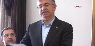 Bakan Yılmaz: &Ccedil;&ouml;z&uuml;m s&uuml;reci insanların en doğal hakkını iade etmektir
