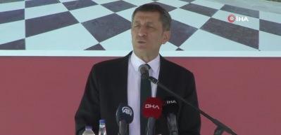 Bakan Ziya Sel&ccedil;uk'tan kritik mesaj: Bunu &ccedil;ocuklarımız i&ccedil;in yapıyoruz. 