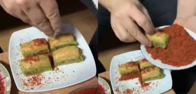 Baklavayı pul biberle yer misiniz?