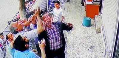 Balkondan d&uuml;şen &ccedil;ocuğu havada yakalayarak kurtardılar