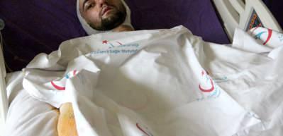 Banyo yapmak i&ccedil;in sobaya benzin d&ouml;kt&uuml;, feci şekilde yandı