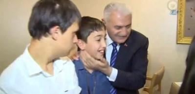 Başbakan &ccedil;ocuklarla bir araya geldi
