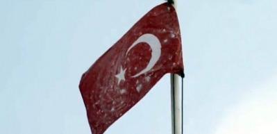 Bayrağın bile donduğu yerde Mehmet&ccedil;ik n&ouml;bette