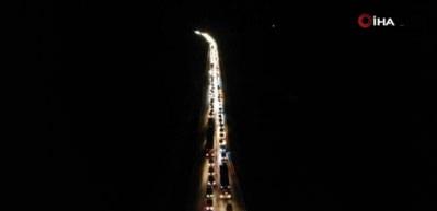 Bayram d&ouml;n&uuml;ş&uuml; başladı, kilometrelerce ara&ccedil; kuyruğu oluştu