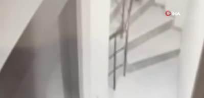 Bayrampaşa&rsquo;da bir hırsız ayakkabıları se&ccedil;erek &ccedil;aldı