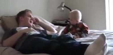 Bebekle babasının ilgin&ccedil; halleri