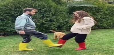 Bensu Soral ve ikizi koronavir&uuml;s selamını dansa &ccedil;evirdi!