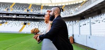 Beşiktaş aşığı &ccedil;ift, Vodafone Arena'da d&uuml;ğ&uuml;n yaptı