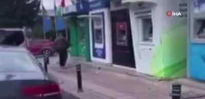 Beykoz'da ATM'lere saldırdı, &ccedil;eki&ccedil; ile tek tek kırdı