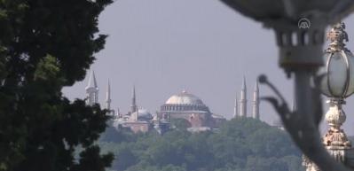 Beylerbeyi ve Dolmabah&ccedil;e sarayları, 76 g&uuml;n&uuml;n ardından ziyarete a&ccedil;ıldı