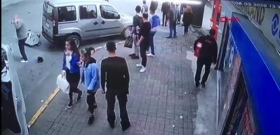 Beyoğlu'nda polisten ka&ccedil;an ş&uuml;pheli ortalığı birbirine kattı