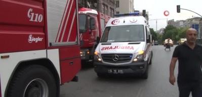 Beyoğlu'nda yangında mahsur kalan 3 kadın b&ouml;yle kurtarıldı!