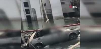 Beyrut'ta patlamanın şiddetiyle otomobil denize d&uuml;şt&uuml;