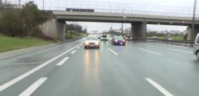Binali Yıldırım se&ccedil;im ofisine klasik otomobille geldi