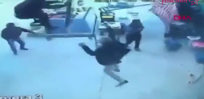 Osmaniye'de bir adam şemsiye ile u&ccedil;tu!
