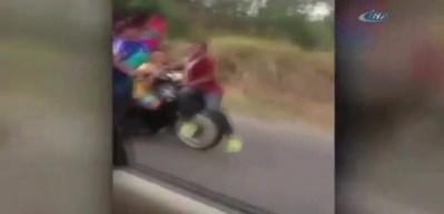 Bir motosiklete 8 kişi bindiler