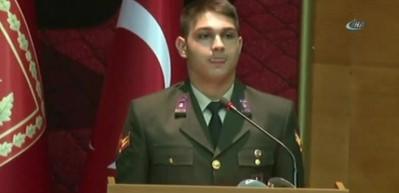 Bir tek o mezun oldu!