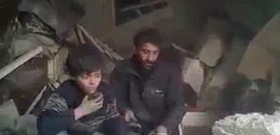 Doğu Guta'da bombalar d&uuml;şerken onlar &ccedil;ayını i&ccedil;ti