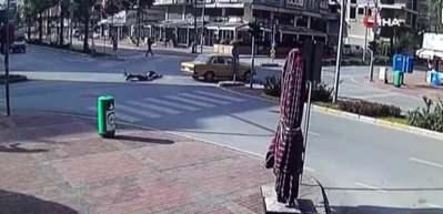 Bomboş bulvarda birbirlerine girdiler, motosiklet sürücüsü ölümden döndü