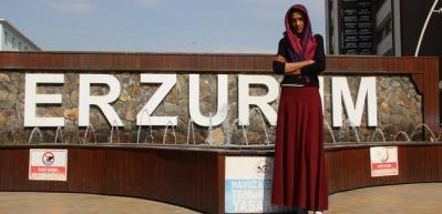 Erzurum'da boyu 2 metre olan gen&ccedil; kızın dramı