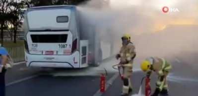 Brezilya'da Başkanlık sarayı &ouml;n&uuml;ndeki bir otob&uuml;s ateşe verildi