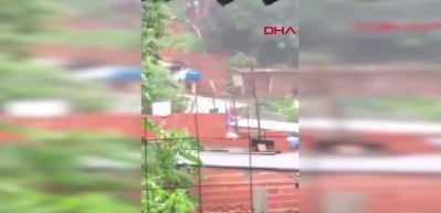 Brezilya&rsquo;da kayan toprak evleri b&ouml;yle yuttu
