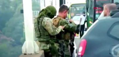 Yolcuları rehin alan saldırgan b&ouml;yle etkisiz hale getirildi!