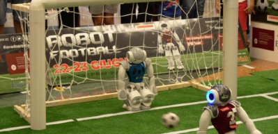 Bu da oldu! Robotlar futbol oynadı