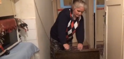 Bu evin i&ccedil;inden kanalizasyon ge&ccedil;iyor!