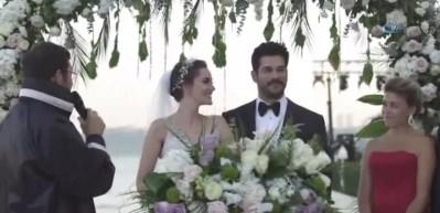 Burak &Ouml;z&ccedil;ivit ve Fahriye Evcen evlendi