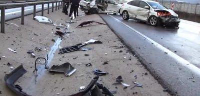 Bursa'da trafik kazası:  2 &ouml;l&uuml;, 8 yaralı