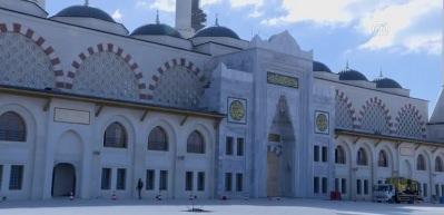 &Ccedil;amlıca Camisi'nin halıları serilmeye başlandı