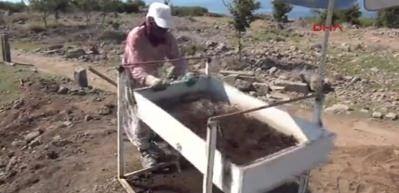  Çanakkale Assos'ta 2 bin yıllık bronz kalem ve kemik zar bulundu