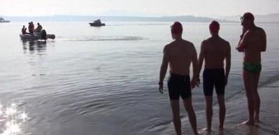 &Ccedil;anakkale Boğazı'nı y&uuml;zerek ge&ccedil;tiler