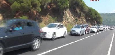 &Ccedil;anakkale'de 20 kilometrelik feribot kuyruğu