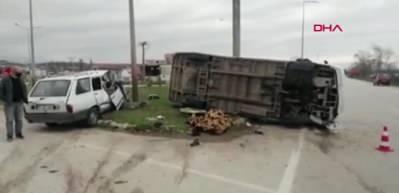 Çanakkale’de servis minibüsü ile otomobil çarpıştı: 1 ölü, 4 yaralı