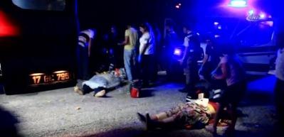 &Ccedil;anakkale'de trafik kazası: 2 &ouml;l&uuml;, 1 yaralı