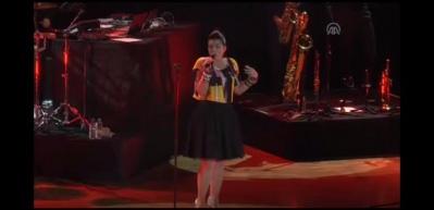 Caro Emerald, İstanbul'da konser verdi