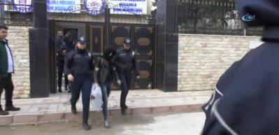 "&Ccedil;ek baba alem delikanlı g&ouml;rs&uuml;n"