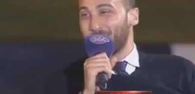 Cenk Tosun g&uuml;lmekten kırdı ge&ccedil;irdi!