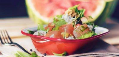 Cevizli karpuz salatası tarifi