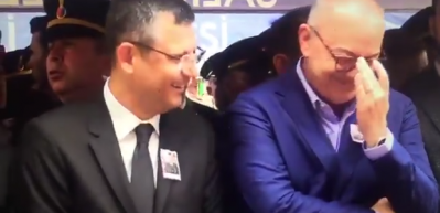 CHP'li &Ouml;zg&uuml;r &Ouml;zel'in şehit cenazesinde g&uuml;ld&uuml;ğ&uuml; anlar