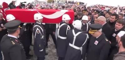 &Ccedil;ığda şehit d&uuml;şen Aksaraylı asker son yolculuğuna uğurlandı