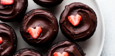 &Ccedil;ilekli krema dolgulu cupcake tarifi 