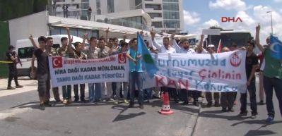 &Ccedil;in Konsolosluğu &ouml;n&uuml;nde protesto eylemi