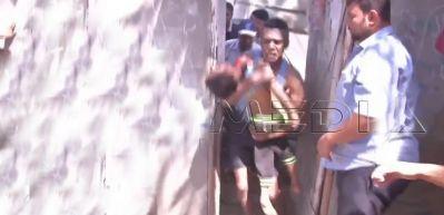 &Ccedil;ocuğunu g&ouml;zyaşları i&ccedil;inde taşıdı